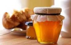 Fromage cottage au miel - un tandem de produits sains pour le corps