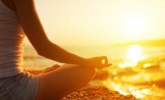 Enerjiyi geri yüklemek için meditasyon: canlılık kazanın